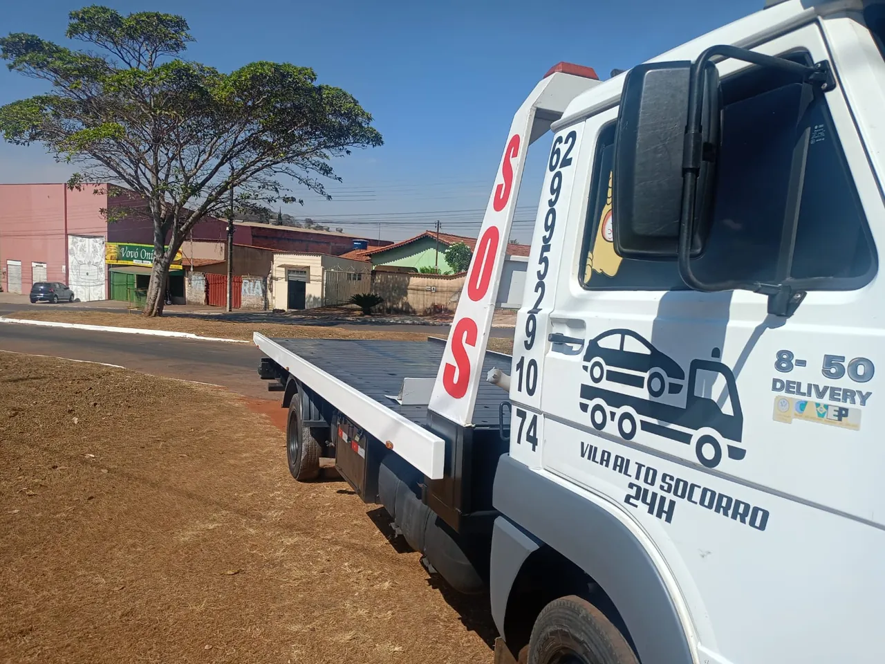 Reboque de veículo de passeio pelo Auto Socorro Vila